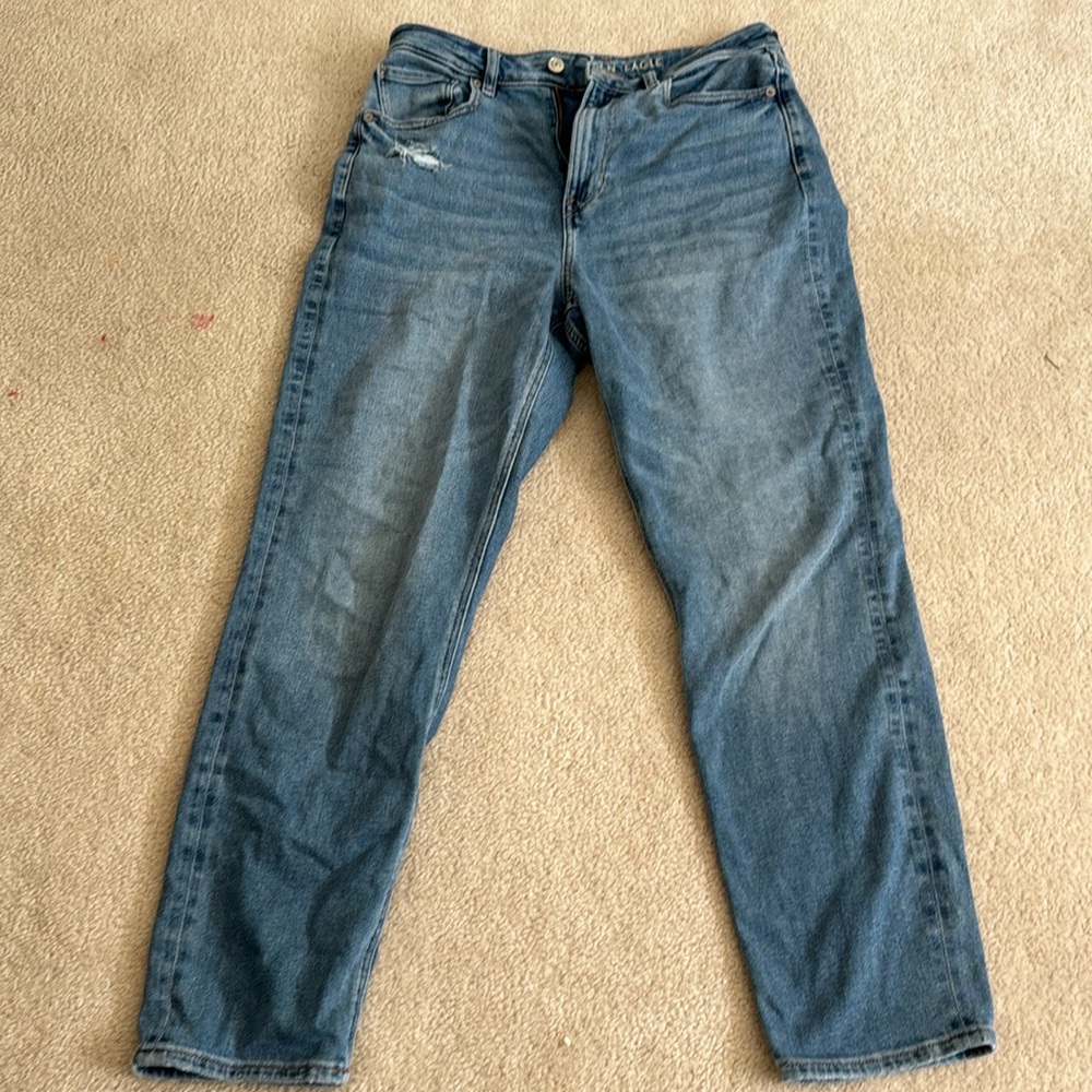 American Eagle size 8 mom jean